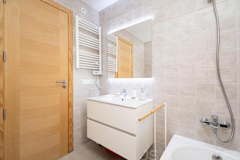 BEAUTIFUL MODERN GROUND FLOOR APARTMENT WITH A LARGE GARDEN AND COMMUNITY POOL