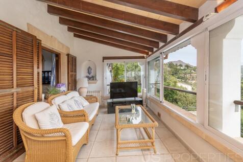 AMAZING VILLA WITH BREATHTAKING VIEWS ON POLLENSA BAY