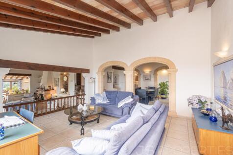 AMAZING VILLA WITH BREATHTAKING VIEWS ON POLLENSA BAY