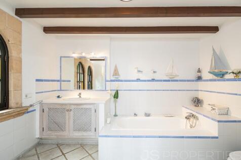 AMAZING VILLA WITH BREATHTAKING VIEWS ON POLLENSA BAY