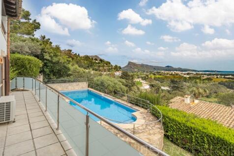AMAZING VILLA WITH BREATHTAKING VIEWS ON POLLENSA BAY