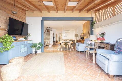 SEMI-DETACHED VILLA IN A VERY QUIET AREA OF PUERTO DE POLLENSA