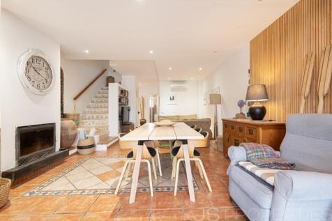 SEMI-DETACHED VILLA IN A VERY QUIET AREA OF PUERTO DE POLLENSA