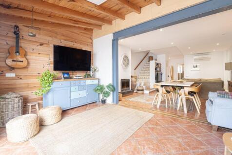 SEMI-DETACHED VILLA IN A VERY QUIET AREA OF PUERTO DE POLLENSA