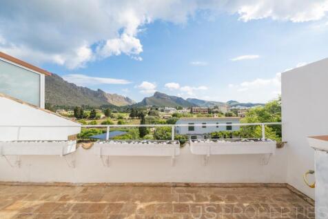 SEMI-DETACHED VILLA IN A VERY QUIET AREA OF PUERTO DE POLLENSA