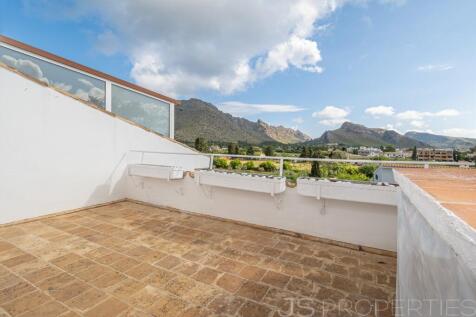 SEMI-DETACHED VILLA IN A VERY QUIET AREA OF PUERTO DE POLLENSA