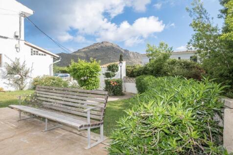 SEMI-DETACHED VILLA IN A VERY QUIET AREA OF PUERTO DE POLLENSA