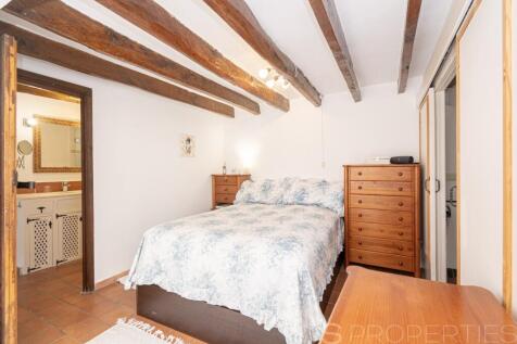 Charming Townhouse in Central Pollensa with Spacious Terraces