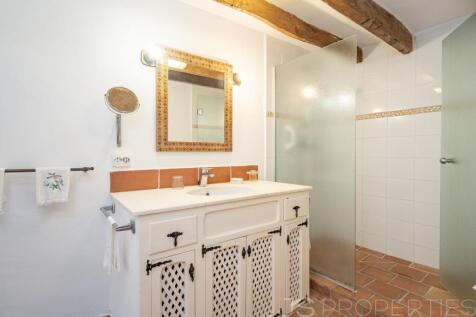 Charming Townhouse in Central Pollensa with Spacious Terraces