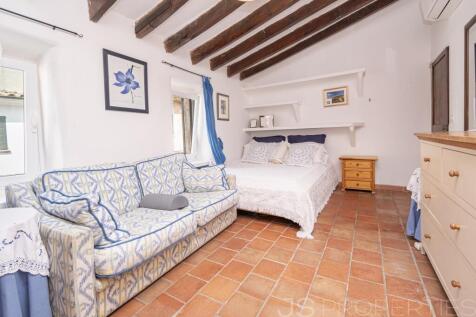 Charming Townhouse in Central Pollensa with Spacious Terraces