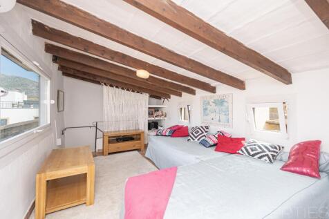 Charming Townhouse in Central Pollensa with Spacious Terraces