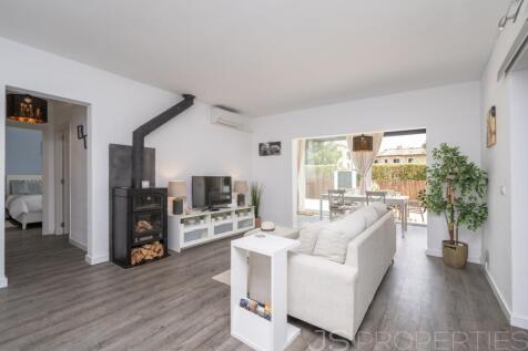 Lovely Ground Floor Apartment in Gotmar