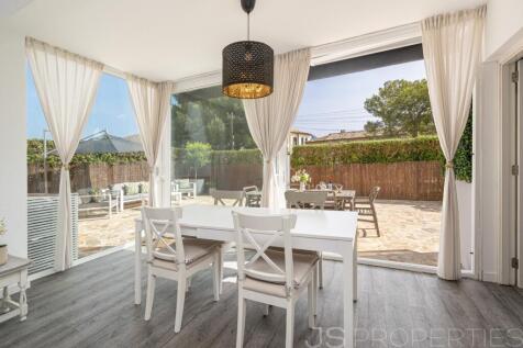 Lovely Ground Floor Apartment in Gotmar