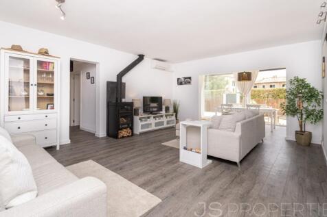 Lovely Ground Floor Apartment in Gotmar