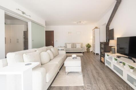 Lovely Ground Floor Apartment in Gotmar