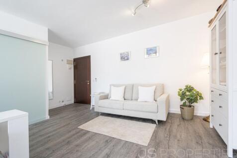 Lovely Ground Floor Apartment in Gotmar
