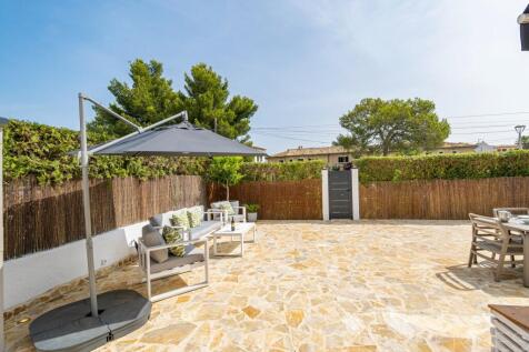 Lovely Ground Floor Apartment in Gotmar