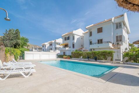 Lovely Ground Floor Apartment in Gotmar