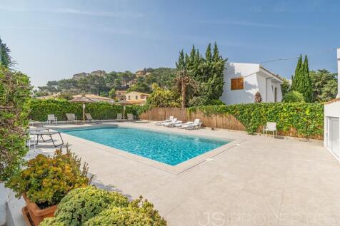 Lovely Ground Floor Apartment in Gotmar