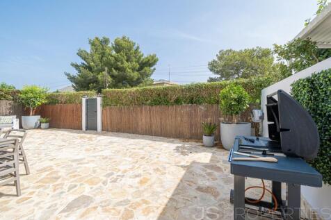 Lovely Ground Floor Apartment in Gotmar