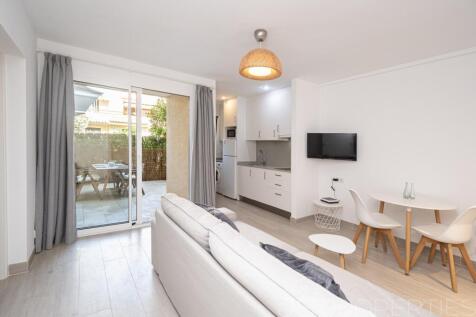 Rare Opportunity: Ground Floor Apartment in Sought-After Pinaret!