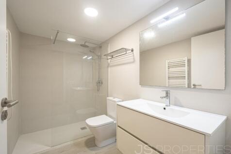 Rare Opportunity: Ground Floor Apartment in Sought-After Pinaret!