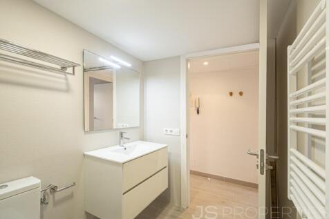 Rare Opportunity: Ground Floor Apartment in Sought-After Pinaret!