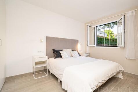 Rare Opportunity: Ground Floor Apartment in Sought-After Pinaret!