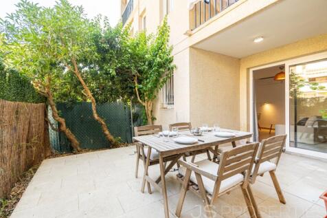 Rare Opportunity: Ground Floor Apartment in Sought-After Pinaret!