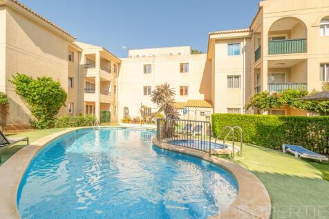 Rare Opportunity: Ground Floor Apartment in Sought-After Pinaret!