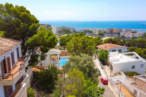 HOUSE IN COSTA D&#39;EN BLANES WITH UNIQUE VIEWS