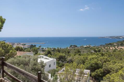 HOUSE IN COSTA D&#39;EN BLANES WITH UNIQUE VIEWS