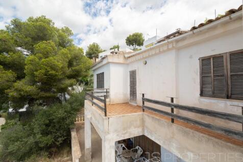 HOUSE IN COSTA D&#39;EN BLANES WITH UNIQUE VIEWS