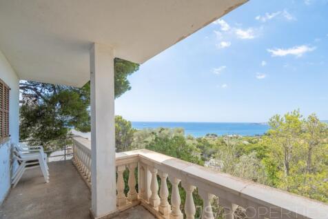 HOUSE IN COSTA D&#39;EN BLANES WITH UNIQUE VIEWS