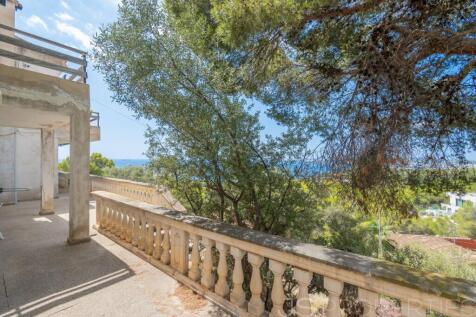 HOUSE IN COSTA D&#39;EN BLANES WITH UNIQUE VIEWS