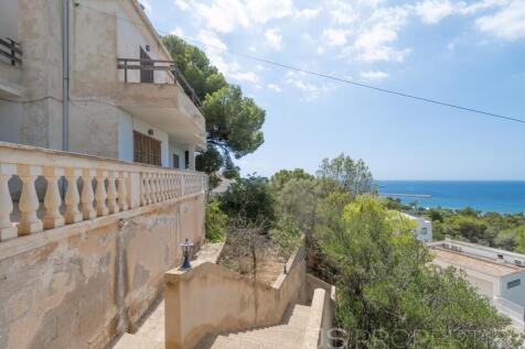 HOUSE IN COSTA D&#39;EN BLANES WITH UNIQUE VIEWS