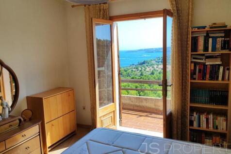 HOUSE IN COSTA D&#39;EN BLANES WITH UNIQUE VIEWS
