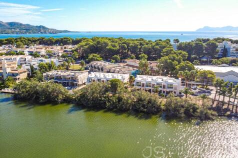 Elegant Semi-Detached Homes with Stunning Lake Views