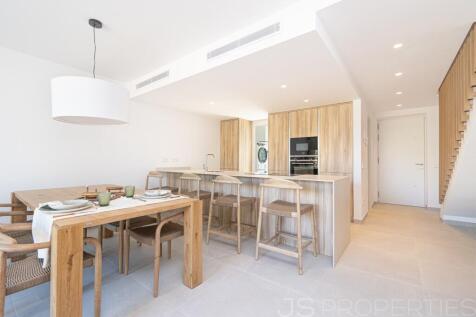 Elegant Semi-Detached Homes with Stunning Lake Views