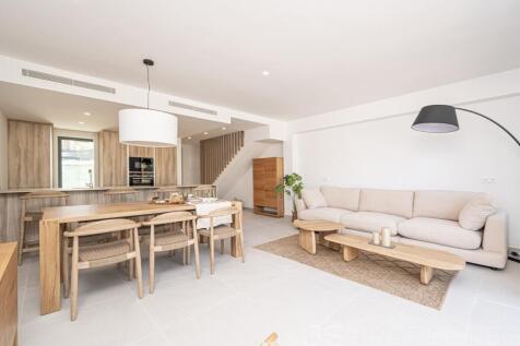 Elegant Semi-Detached Homes with Stunning Lake Views