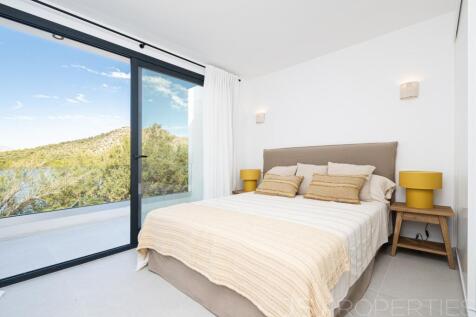 Elegant Semi-Detached Homes with Stunning Lake Views