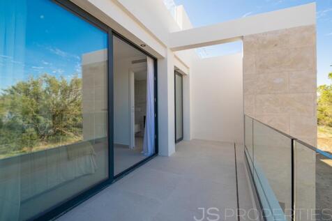 Elegant Semi-Detached Homes with Stunning Lake Views