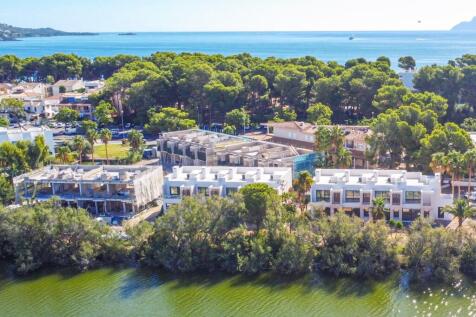 Elegant Semi-Detached Homes with Stunning Lake Views