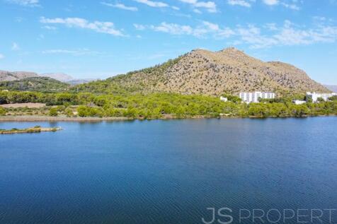 Elegant Semi-Detached Homes with Stunning Lake Views