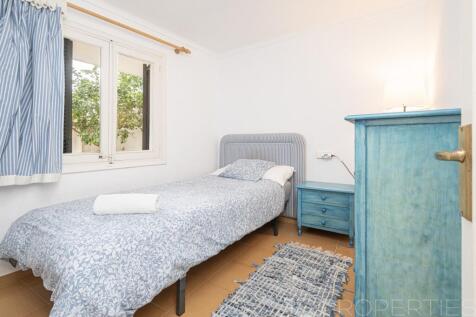 Unique Opportunity: Ground Floor Apartment with Great Potential Directly on the Pinewalk