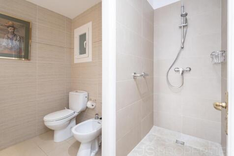 Unique Opportunity: Ground Floor Apartment with Great Potential Directly on the Pinewalk