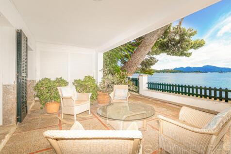 Unique Opportunity: Ground Floor Apartment with Great Potential Directly on the Pinewalk