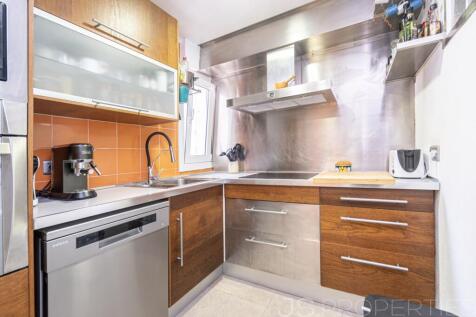 Beautiful apartment in Alcanda with sea views, terrace, and close proximity to the golf course.