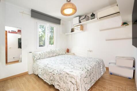 Beautiful apartment in Alcanda with sea views, terrace, and close proximity to the golf course.