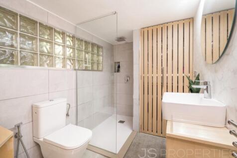 Beautiful apartment in Alcanda with sea views, terrace, and close proximity to the golf course.